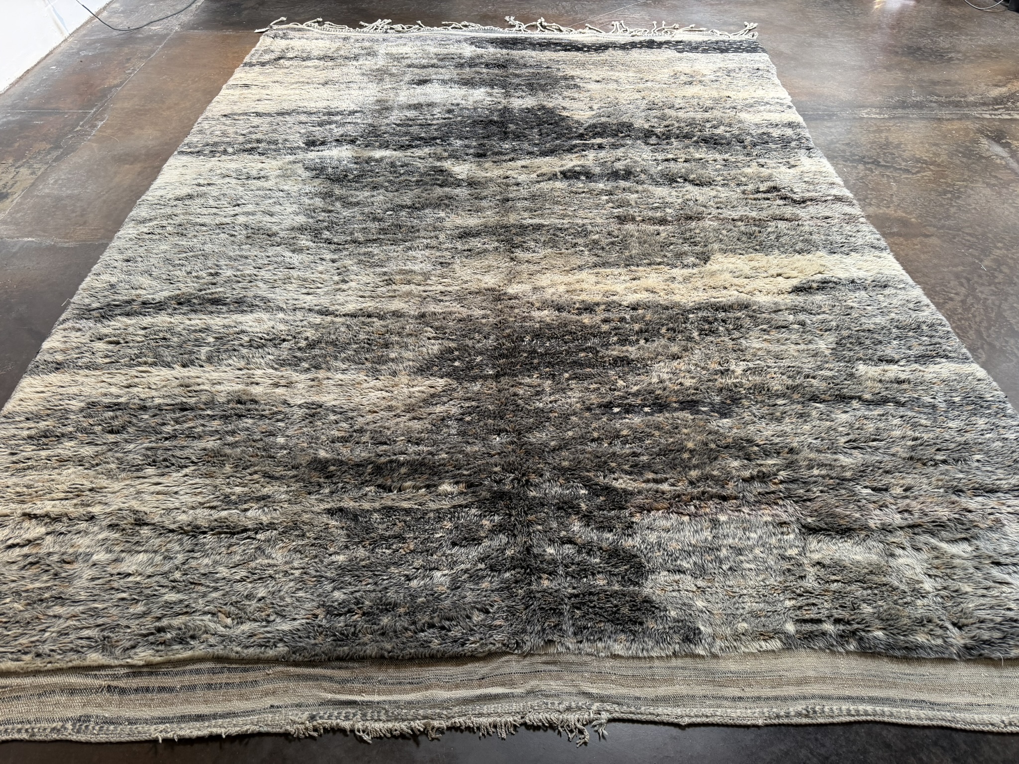 beni-ourain-afghan-rug-10ft5in-by-14ft2in (1)