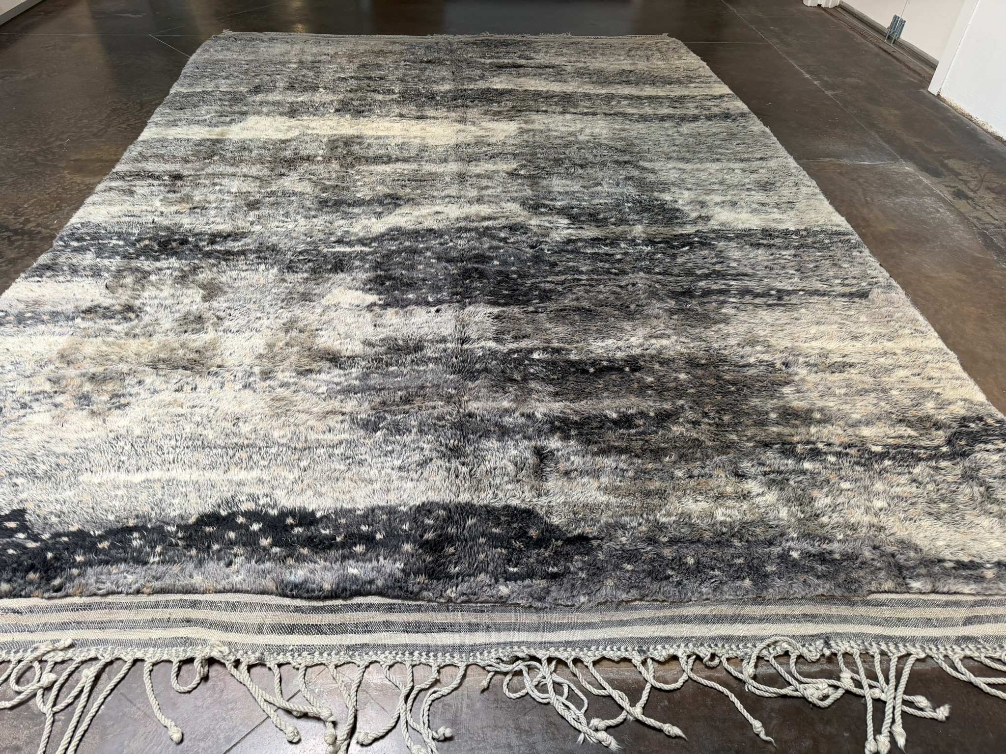 beni-ourain-afghan-rug-10ft5in-by-14ft2in (5)