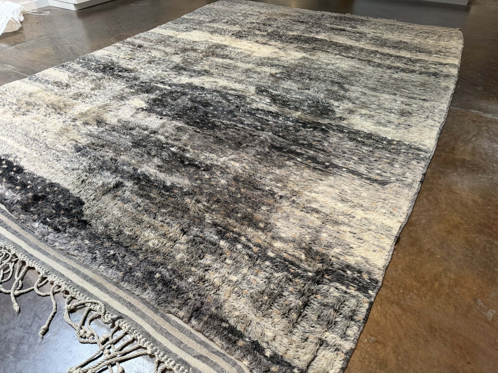 beni-ourain-afghan-rug-10ft5in-by-14ft2in (6)