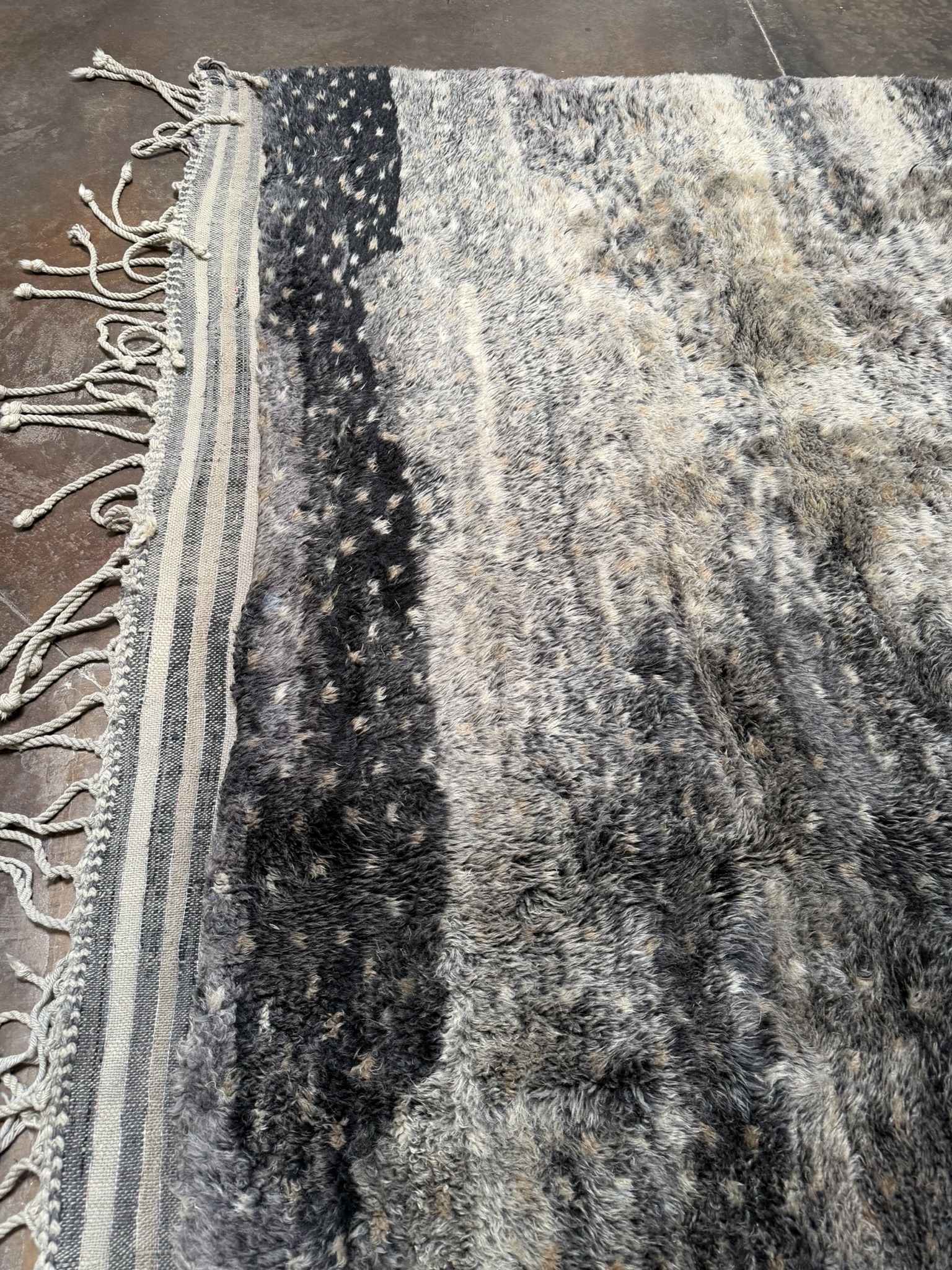 beni-ourain-afghan-rug-10ft5in-by-14ft2in (8)