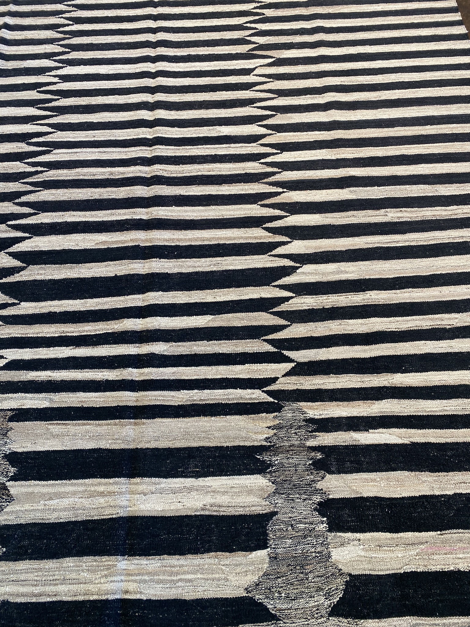 modern-kilim-8ft11in-by-11ft11in (2)