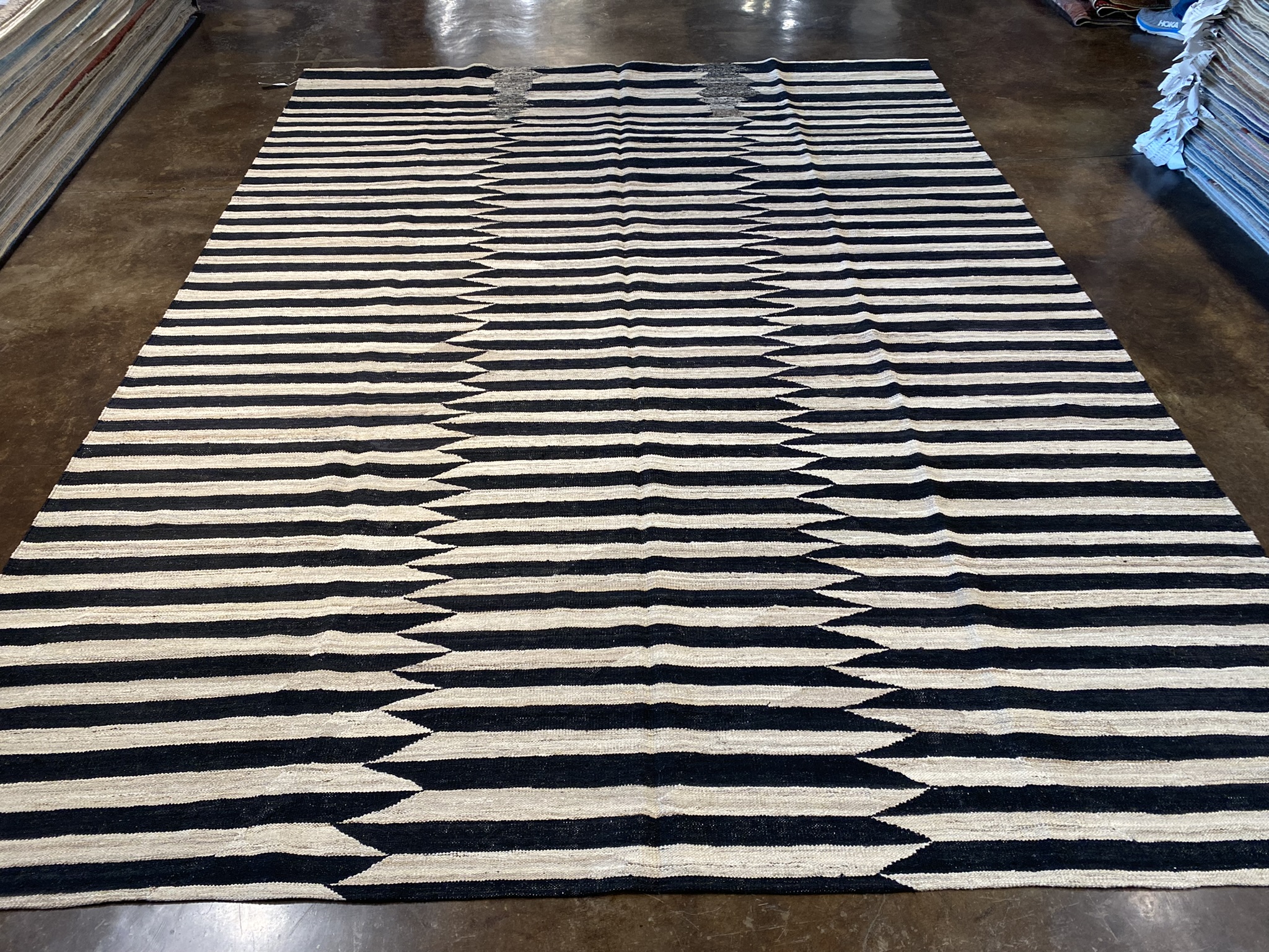 modern-kilim-8ft11in-by-11ft11in (4)