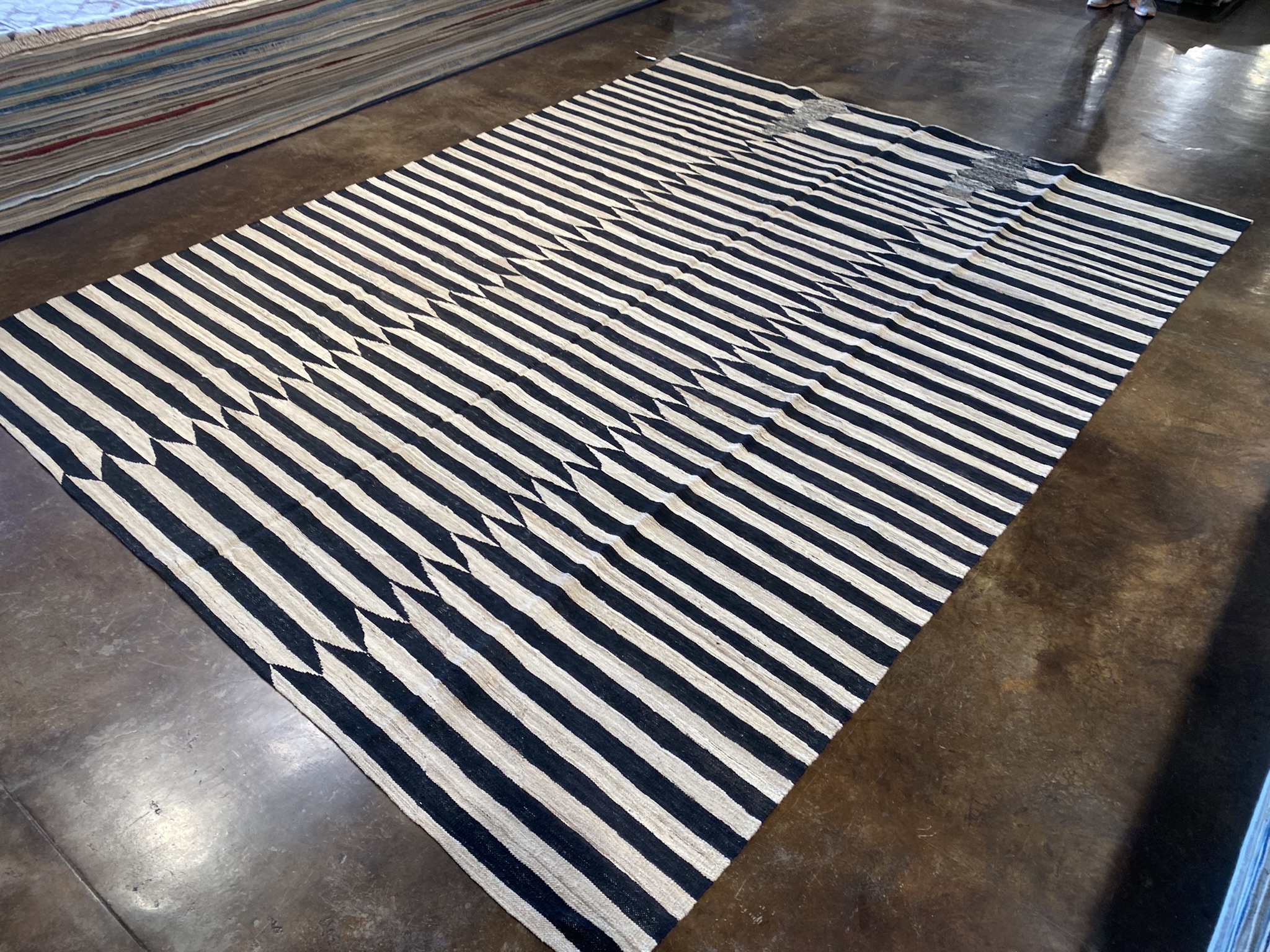 modern-kilim-8ft11in-by-11ft11in (5)