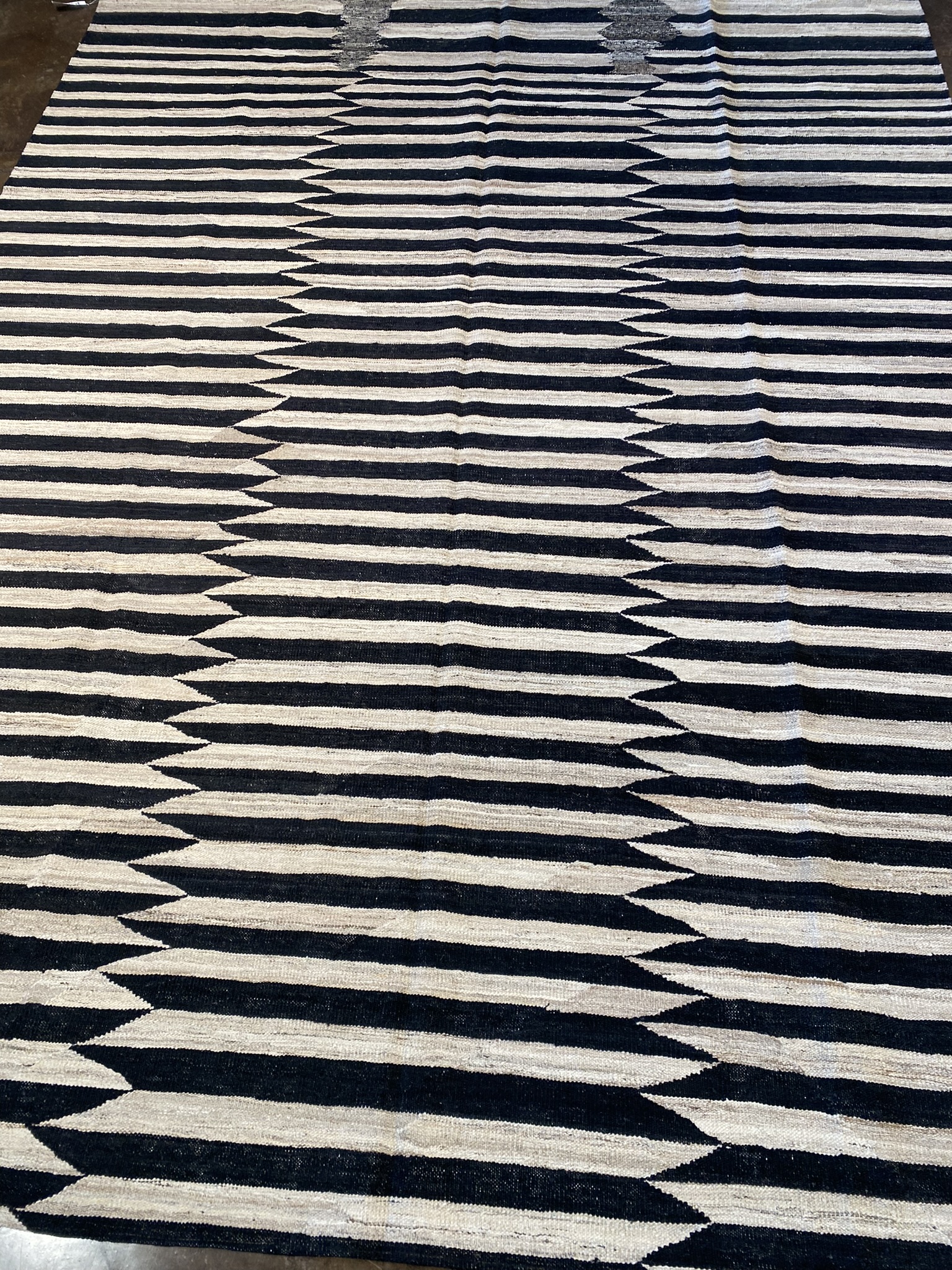 modern-kilim-8ft11in-by-11ft11in (6)